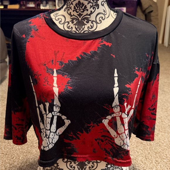 WOMENS CROP TOP SIZE LARGE IN RED AND BLACK W/2 SKELETAL HANDS ON FRONT - Picture 9 of 9